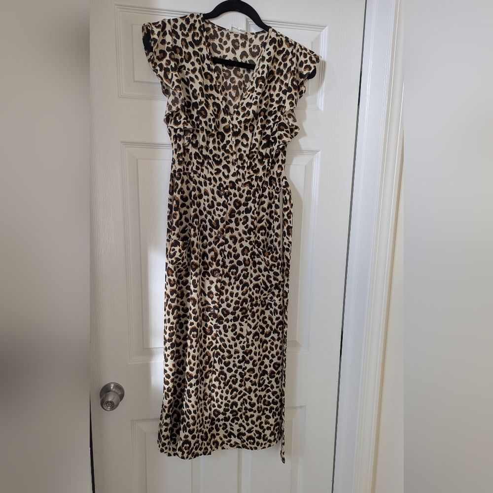 Leopard print midi dress w pockets size S
